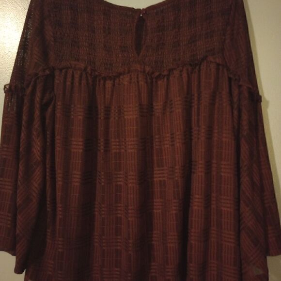 Bell sleeve plaid lace tunic with keyhole closure in back - Picture 7 of 12